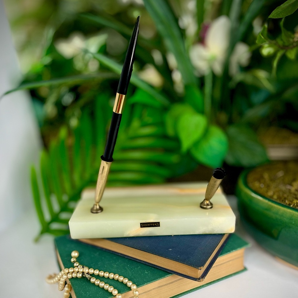 Sheaffer's Fountain Pen Onyx Desk Set (Single Pen)